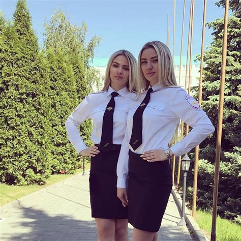Девушки в форменной одежде, какая нравится?