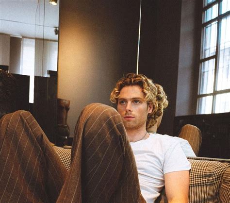 Luke Hemmings Pets - Celebrity Pets