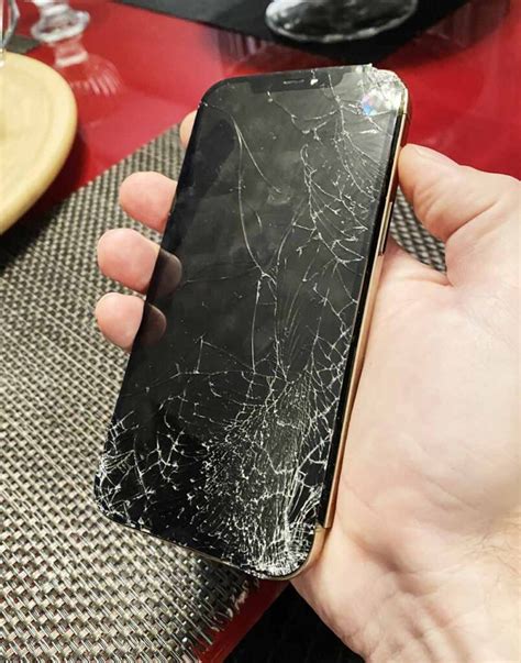 Замена экрана IPhone 12 цена 5599р. за оригинал в Москве.