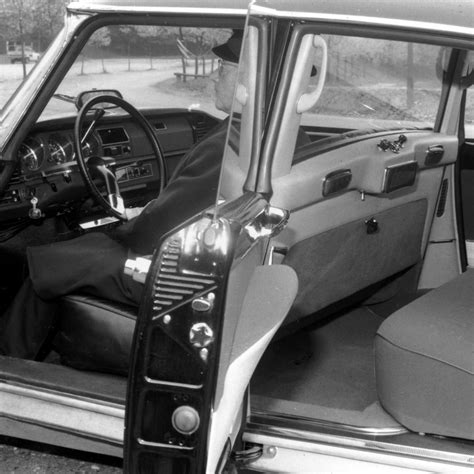 Carole Nash Inside Classics... - Carole Nash Inside Classics