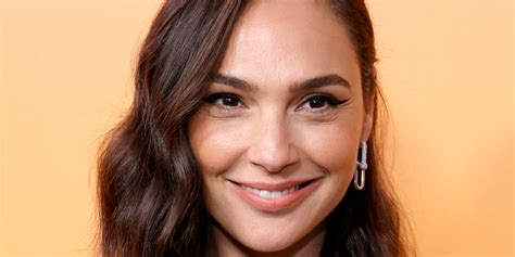 Gal Gadot Flaunts Toned Legs And Butt In Cheeky Underwear IG Pics
