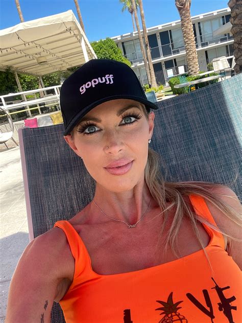 TW Pornstars - 2 pic. Holly Hotwife Top 0.06%. Twitter. In AZ and got a