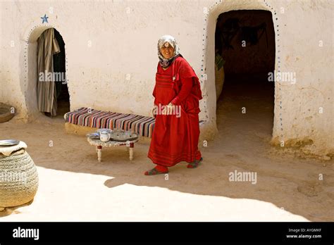 Cave woman dress costume hi-res stock photography and images - Alamy