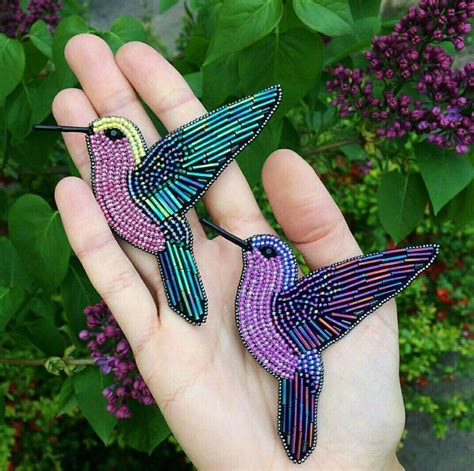 Брошь из бисера колибри. | Beaded brooch, Bead embroidery jewelry ...