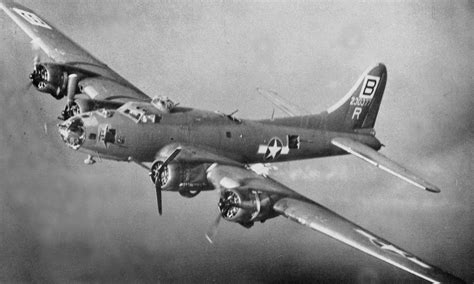 B-17 Bomber Flying Fortress – The Queen Of The Skies