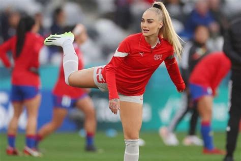Meet Swiss Football Beauty Alisha Lehmann: Age, Boyfriend, Wiki ...