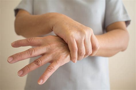 Benign Muscle Twitching vs. MS Twitching: the Differences » Scary Symptoms