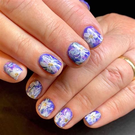 25 Short Floral Nail Ideas That Are Absolutely Adorable
