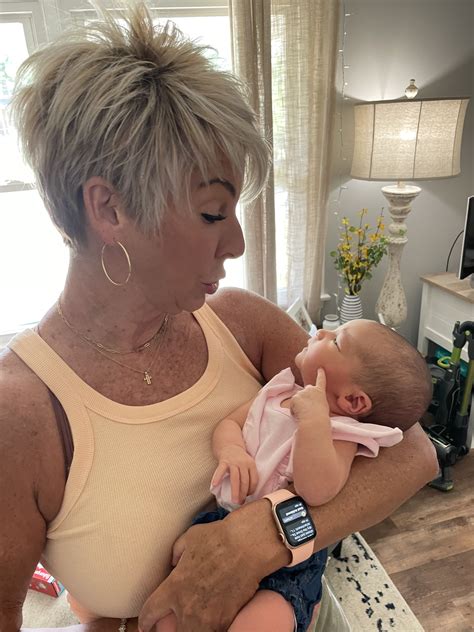 50 Flattering Haircuts for Double Chins and Face Thinning 36