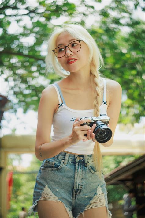 Women+Landing+Strips Photos, Download The BEST Free Women+Landing