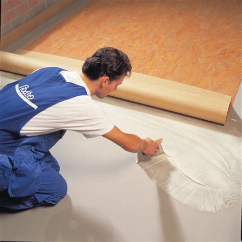 How to Lay Linoleum on a Wooden or Concrete Floor Correctly, on