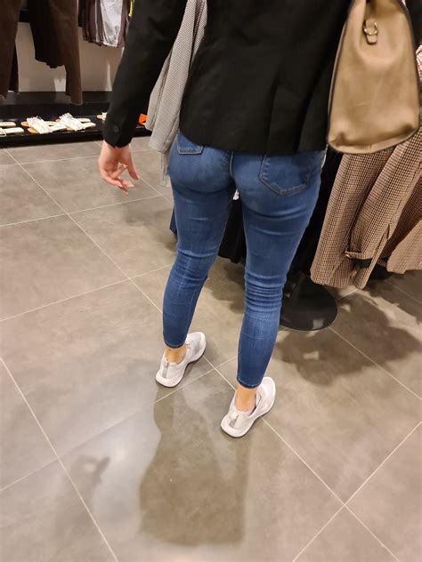 Tight jeans candid shopping - Tight Jeans - Forum