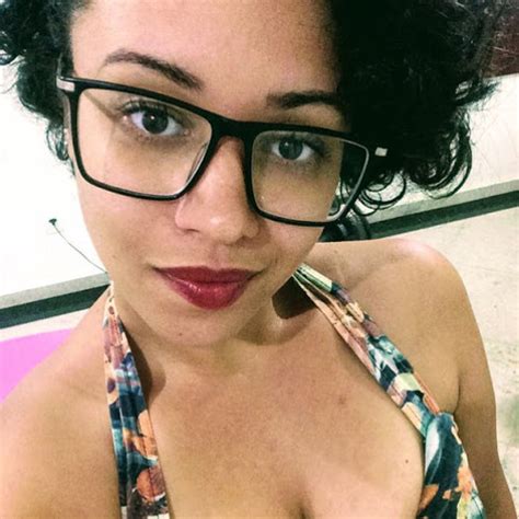 6 Hot Sexy Janine Brito Bikini Pics