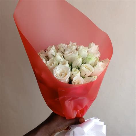 PURE WHITE ELEGANCE – Fresh Flowers Kenya