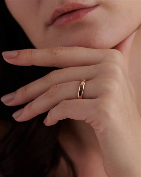Classic Wedding Band For Her (4 mm) | Gold Wedding Band | Wedding Band