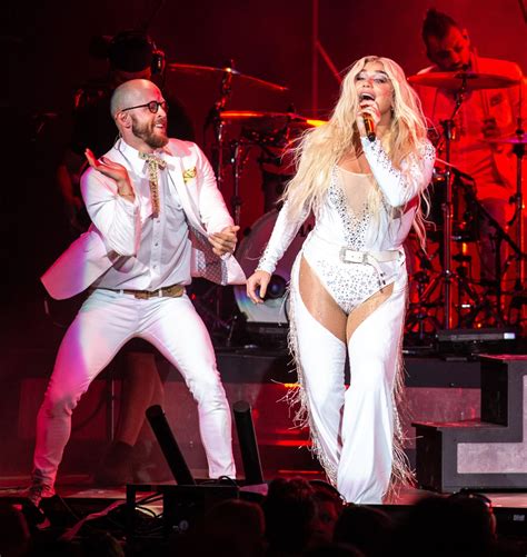 Kesha Performs - Concert in Noblesville 07/19/2018 • CelebMafia