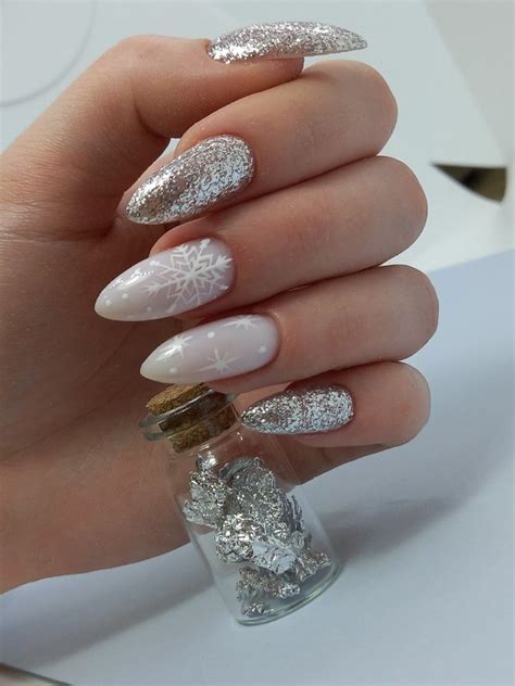 Моя новогодняя работа😍 Как вам? Сохраняйте😘 | Glitter gel nails, Silver ...