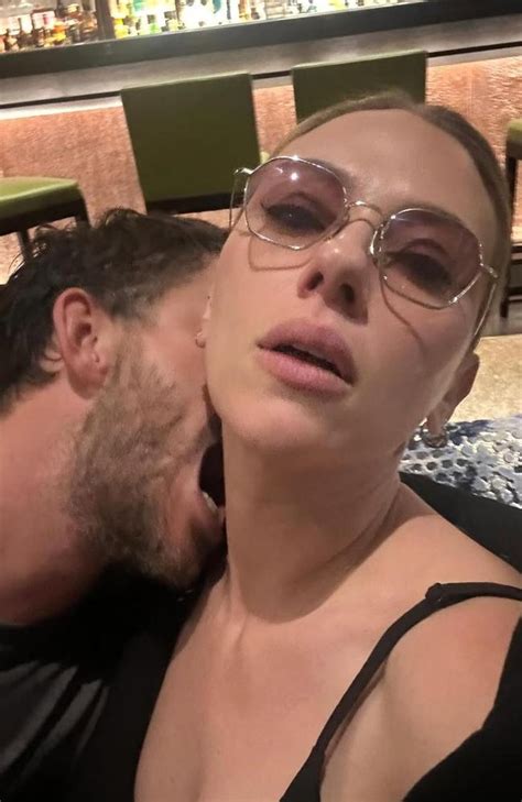 Scarlett Johansson, Jonathan Bailey's flirty new photo stirs fans ...