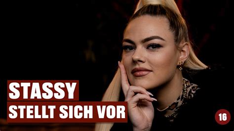 Stassy stellt sich vor | 16BARS - YouTube