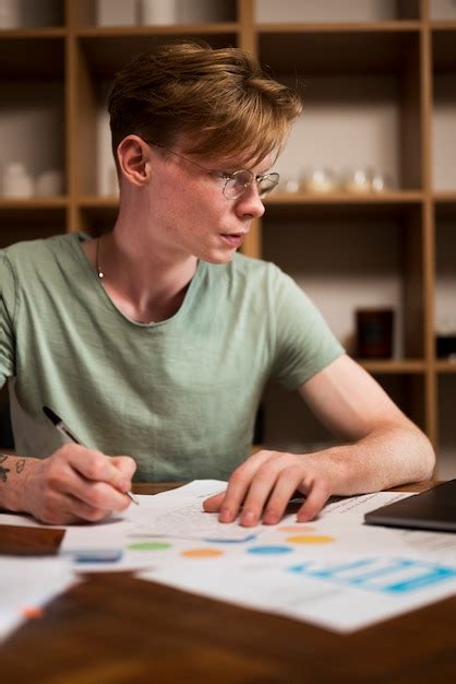photo young man learning   virtual classroom