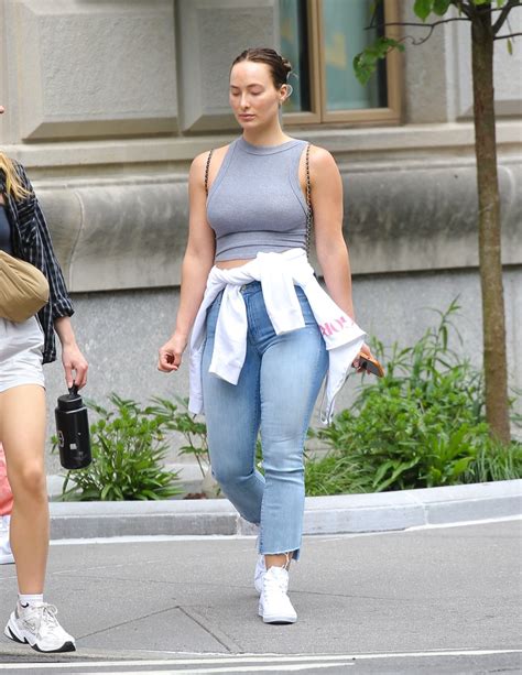 Michael Strahan’s girlfriend Kayla Quick goes braless in sexy skintight