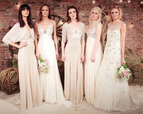 Fashion universe: 17 Beachy Wedding Dresses From Spring Bridal Fashion Week