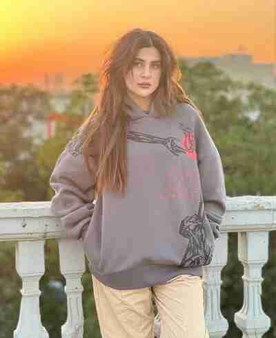 kubra khan age biography height family sister movies