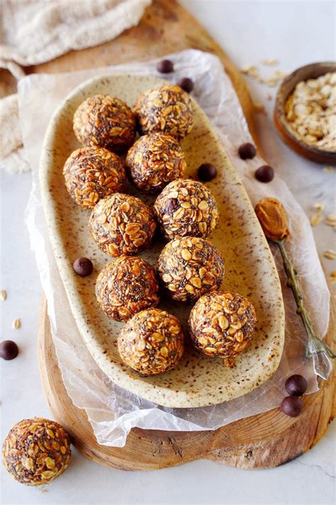 4-Ingredient Peanut Butter Oatmeal Balls - Elavegan