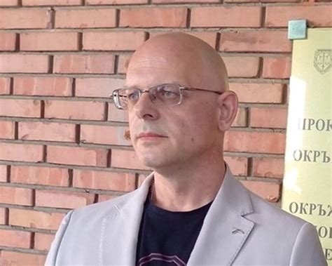 Шофьор насочи оръжие и нанесе побой на друг водач на метри от районното ...