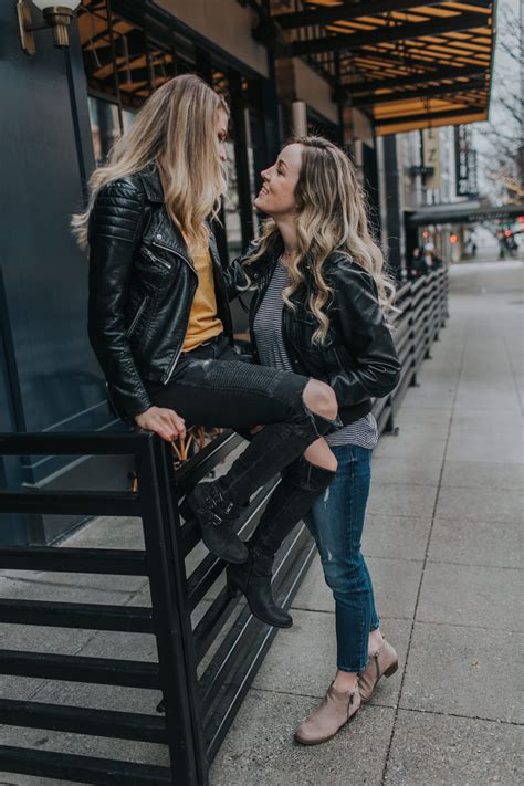 Downtown couples photos, down town Seattle, couples photos, lesbian