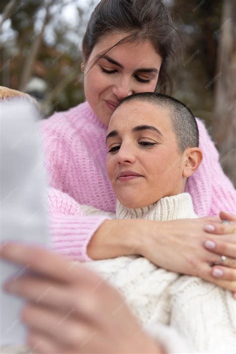 Pareja de lesbianas divirtiéndose juntas | Foto Gratis