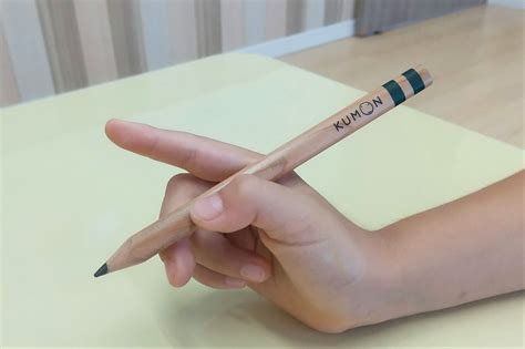 発達支援つむぎ 阿佐ヶ谷「正しい鉛筆の持ち方で楽しく文字を書けるようになろう！」 | 保育・発達支援のどろんこ会