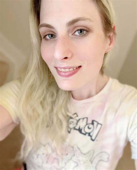 Just a lesbian and her cat! 💖 (2nd photo). Hope you all have a lovely