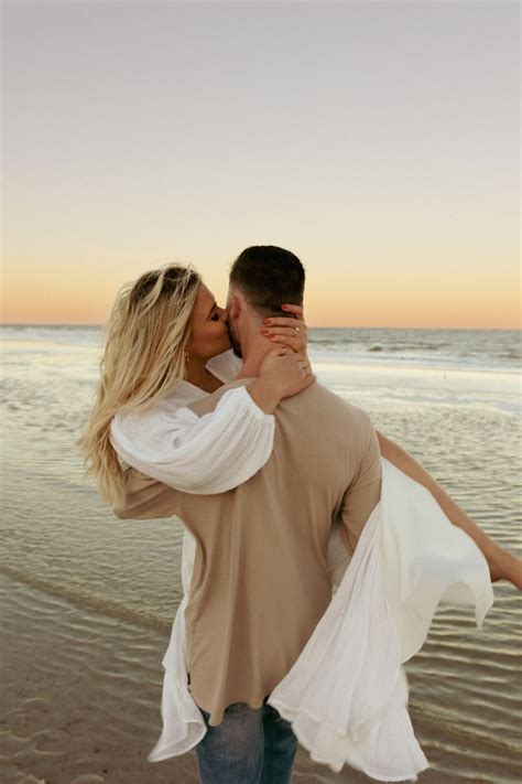 Beach engagement photos – Artofit