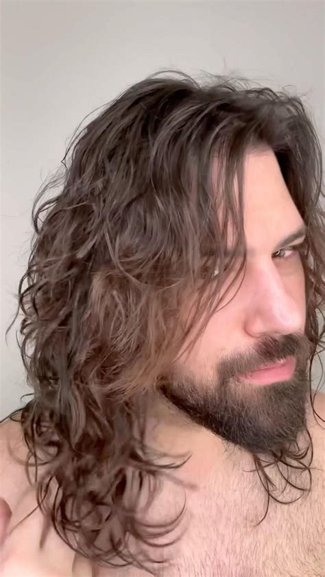Voluminous Wave Tutorial on Super Long Hair [Video] | Curly hair men ...
