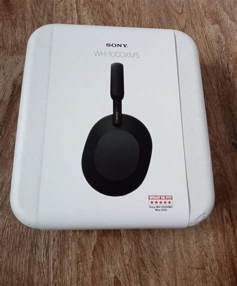 Are these Sony XM5 headphones real or not? I can see just the package ...