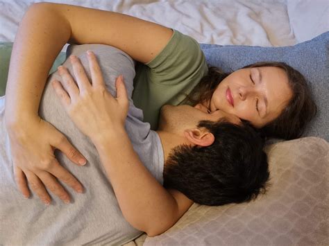 Professional cuddler charges strangers £70-per-hour to overcome stress