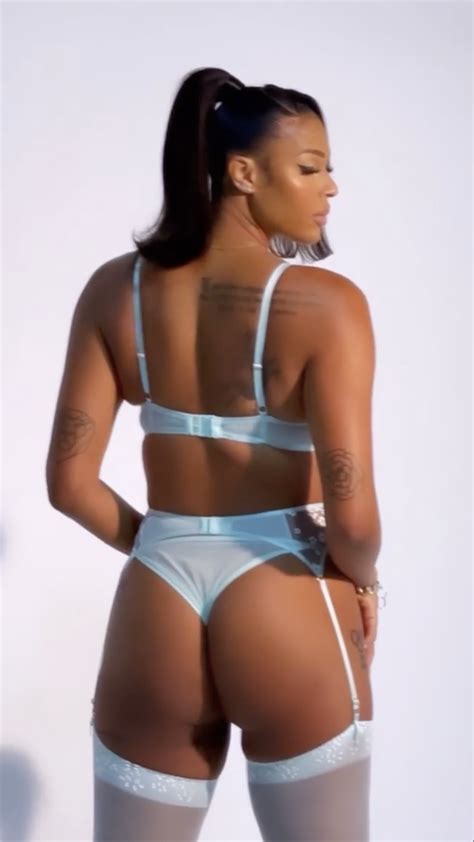 Basketball star Liz Cambage stuns in cheeky lingerie Instagram clip and asks 'which one of y'all ...