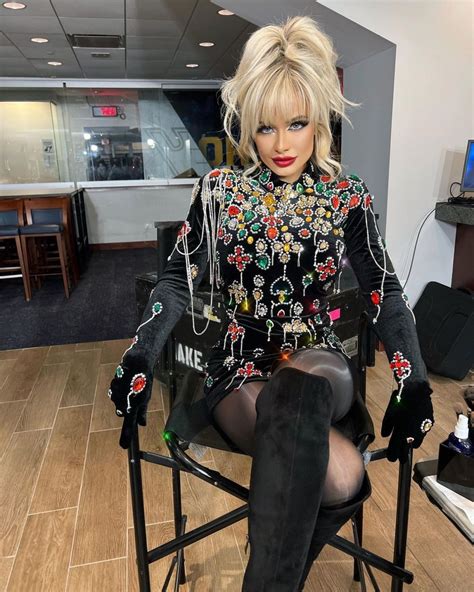 Scarlett Bordeaux Outfits & Style Photos • CelebMafia