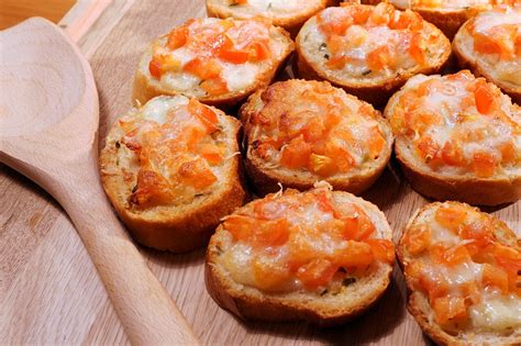 Crab Bruschetta and Chili-Rubbed Rockfish: DelmarvaLife Facebook Live ...
