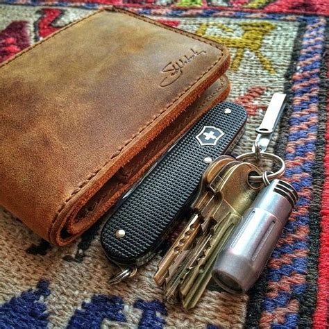 Saddleback Leather Bifold Wallet | Saddleback wallet, Leather bifold ...