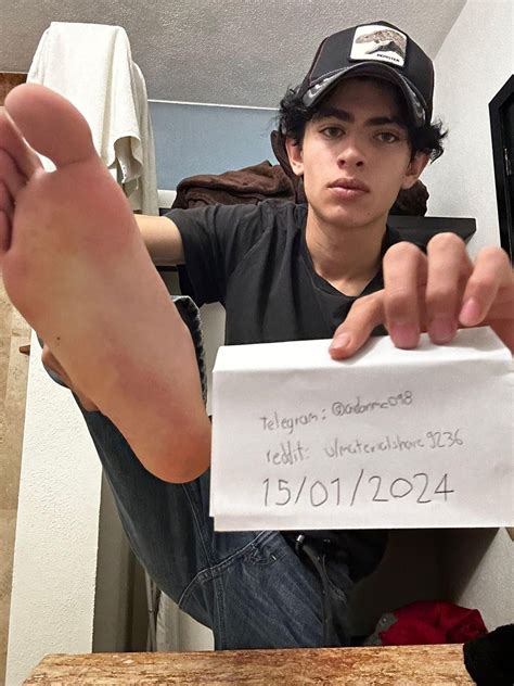I’m an 18yo model and tiktoker doing customs 😈🔥 : r/Male_Feet