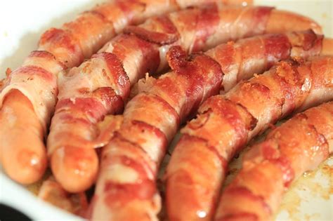 Article and declination of the noun Wurst in German