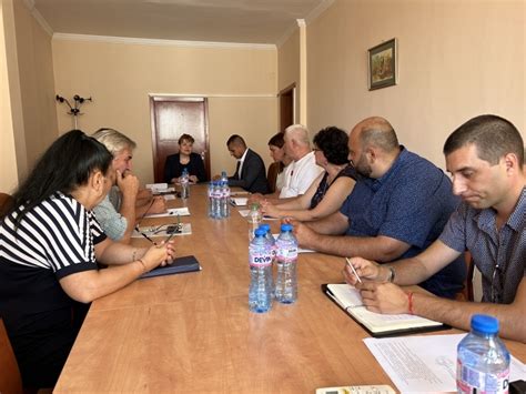 Областният управител на Враца Надя Донкинска се среща с кметовете на ...