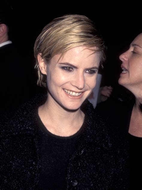Jennifer Jason Leigh