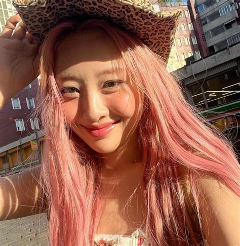 yves pink hair icon hair icon yves odd eyes