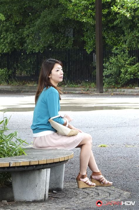 Japanese babe Tomomi Matsuda gives a handjob & BJ to a stranger in