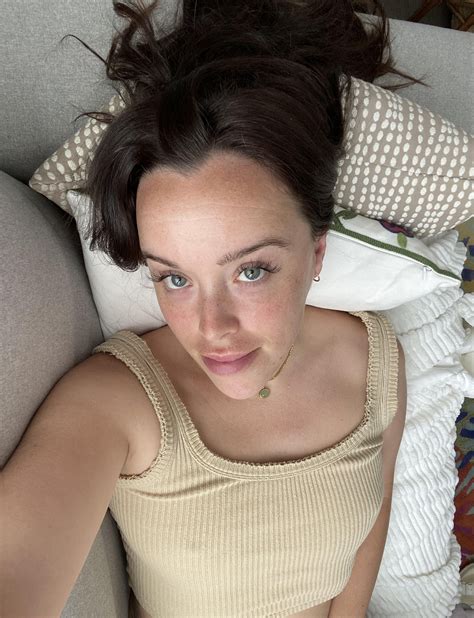 Sunlight is so therapeutic : r/FreckledGirls