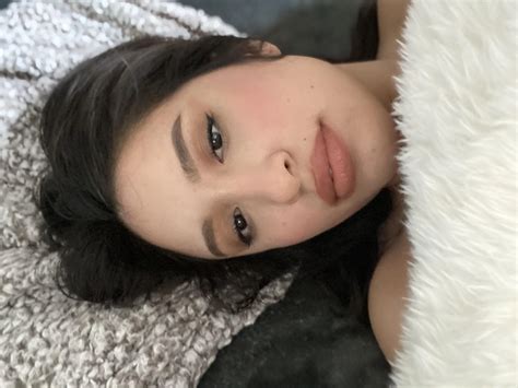 My fluffy pillow keeps me company 26F | Scrolller