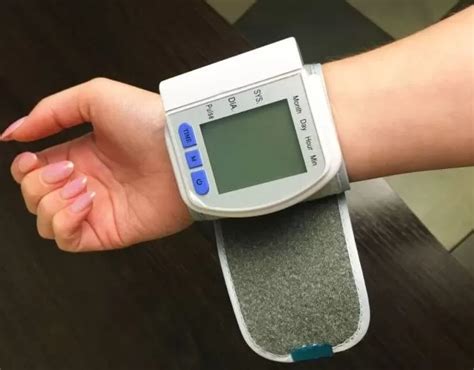 Автоматический тонометр на запястье, Automatic Blood Pressure CK-102S ...